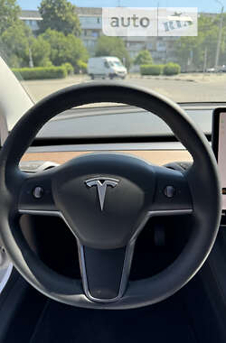 Седан Tesla Model 3 2023 в Чернівцях