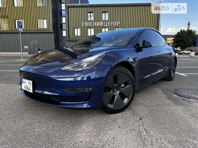 Седан Tesla Model 3 2022 в Киеве