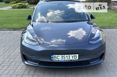 Седан Tesla Model 3 2022 в Черкасах