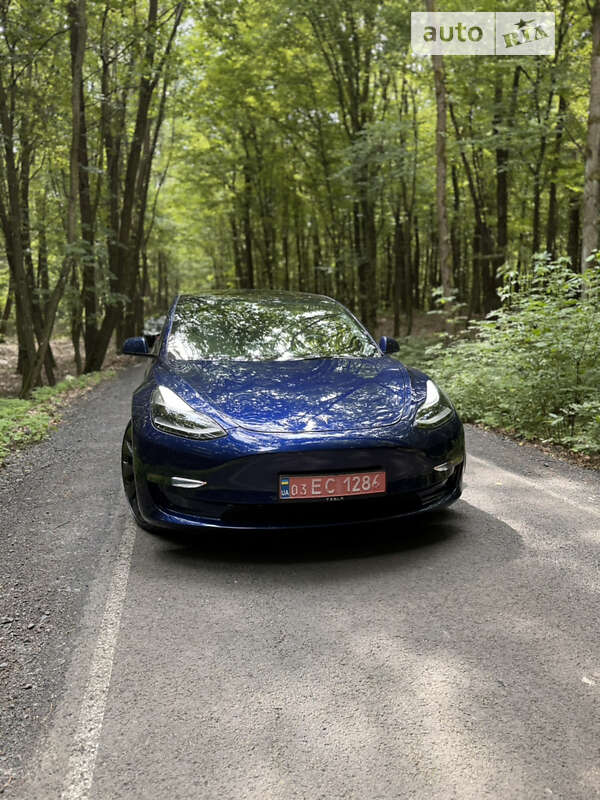 Седан Tesla Model 3 2023 в Луцьку