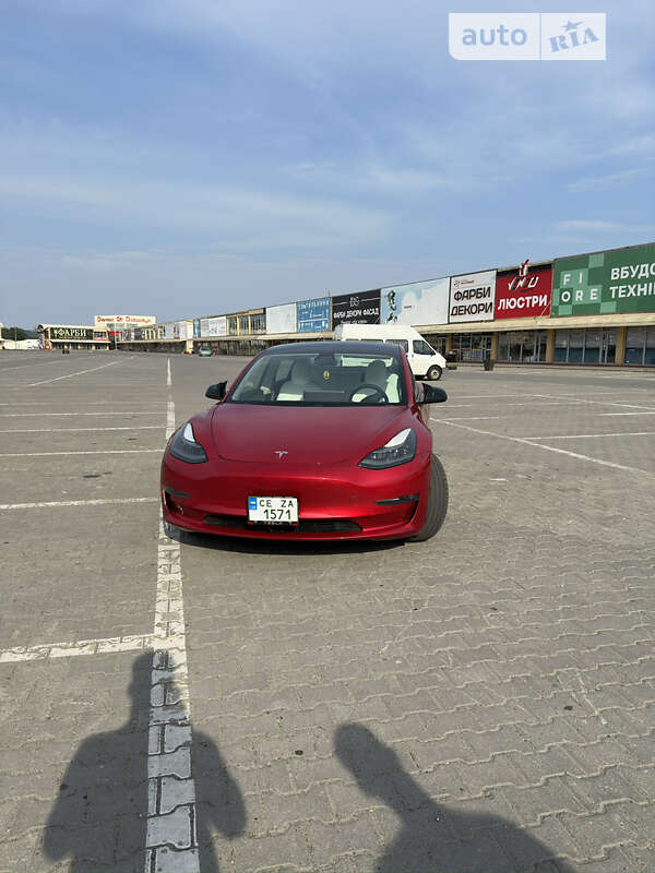 Седан Tesla Model 3 2021 в Чернівцях