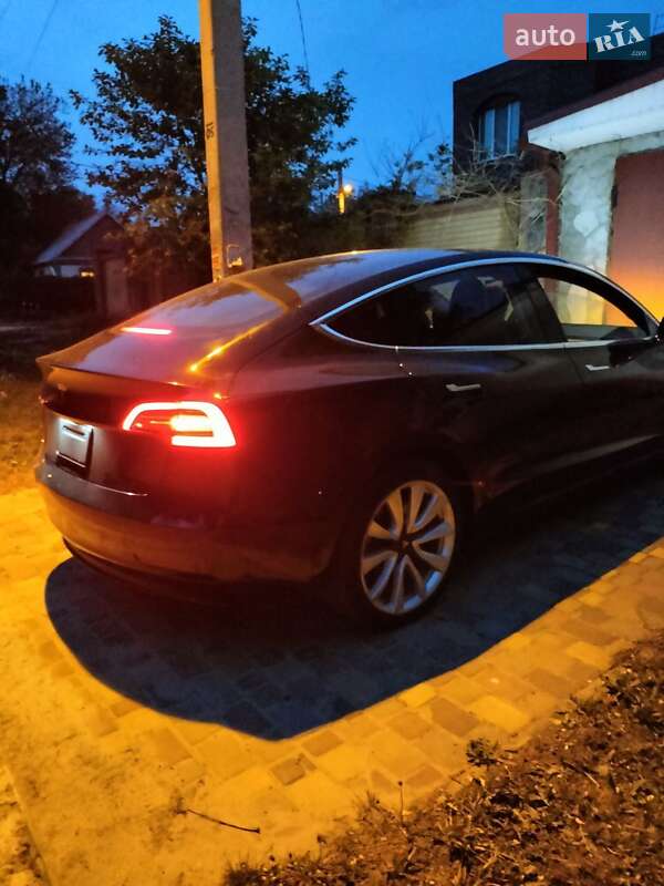 Седан Tesla Model 3 2018 в Днепре