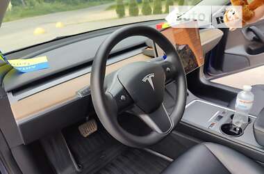 Седан Tesla Model 3 2022 в 