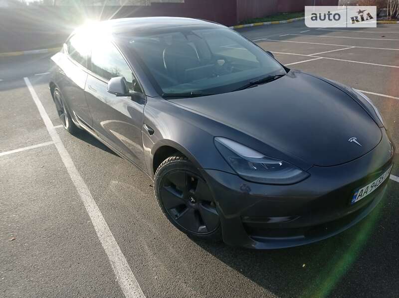 Седан Tesla Model 3 2022 в 