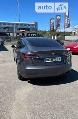 Седан Tesla Model 3 2023 в Киеве