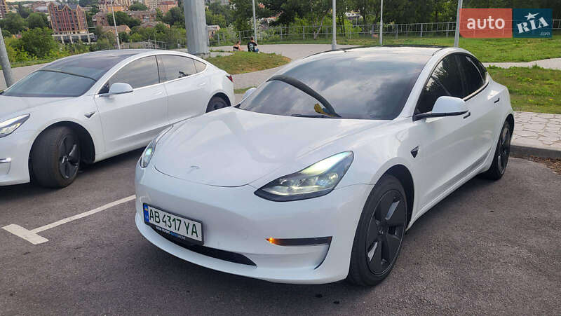 Седан Tesla Model 3 2021 в Виннице