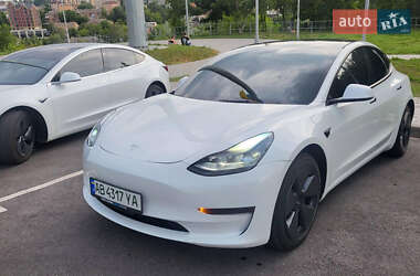 Седан Tesla Model 3 2021 в 