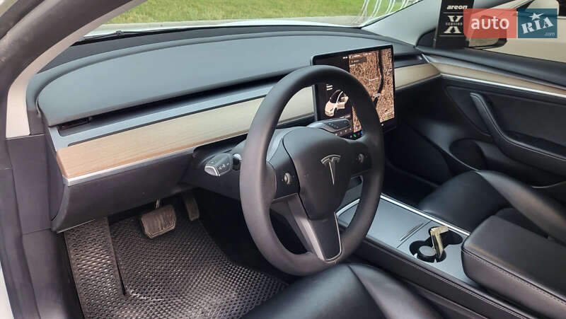 Седан Tesla Model 3 2021 в Виннице