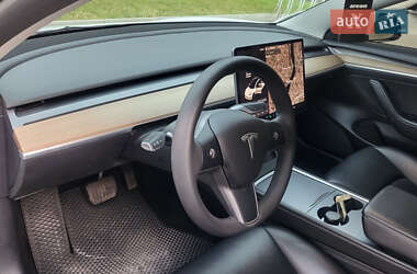 Седан Tesla Model 3 2021 в 