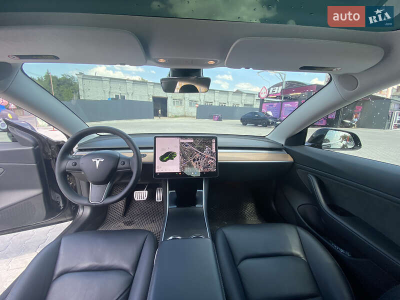 Седан Tesla Model 3 2019 в Львові