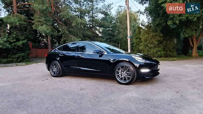 Седан Tesla Model 3 2019 в Харкові