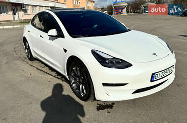 Седан Tesla Model 3 2022 в 