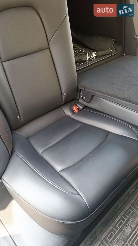 Седан Tesla Model 3 2018 в Умани