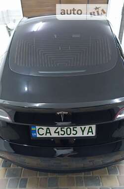 Седан Tesla Model 3 2018 в Умані