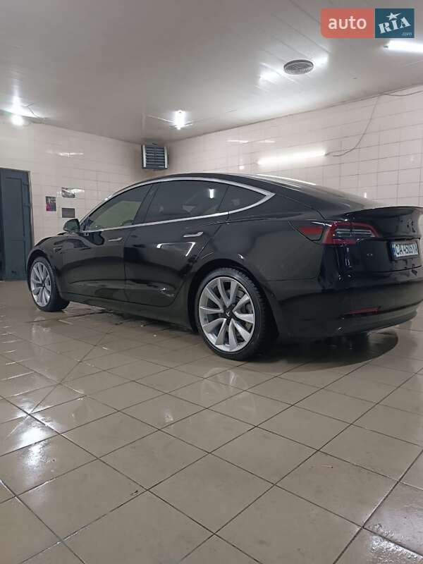 Седан Tesla Model 3 2018 в Умани
