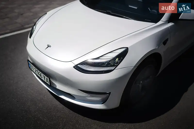 Седан Tesla Model 3 2020 в 