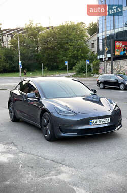 Седан Tesla Model 3 2022 в Киеве