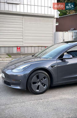 Седан Tesla Model 3 2022 в Киеве