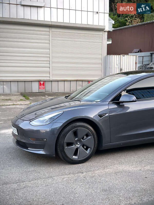 Седан Tesla Model 3 2022 в Києві