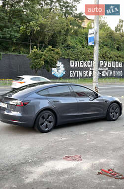 Седан Tesla Model 3 2022 в Киеве
