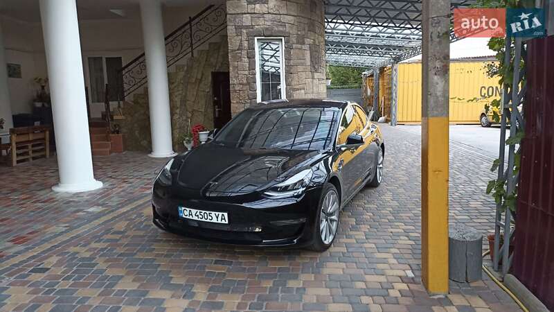 Седан Tesla Model 3 2018 в Умани