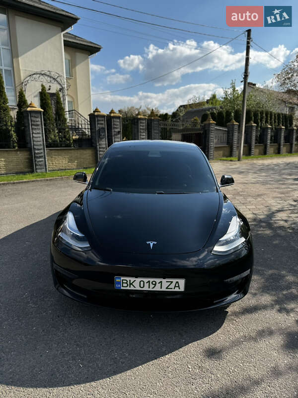 Седан Tesla Model 3 2019 в Рівному