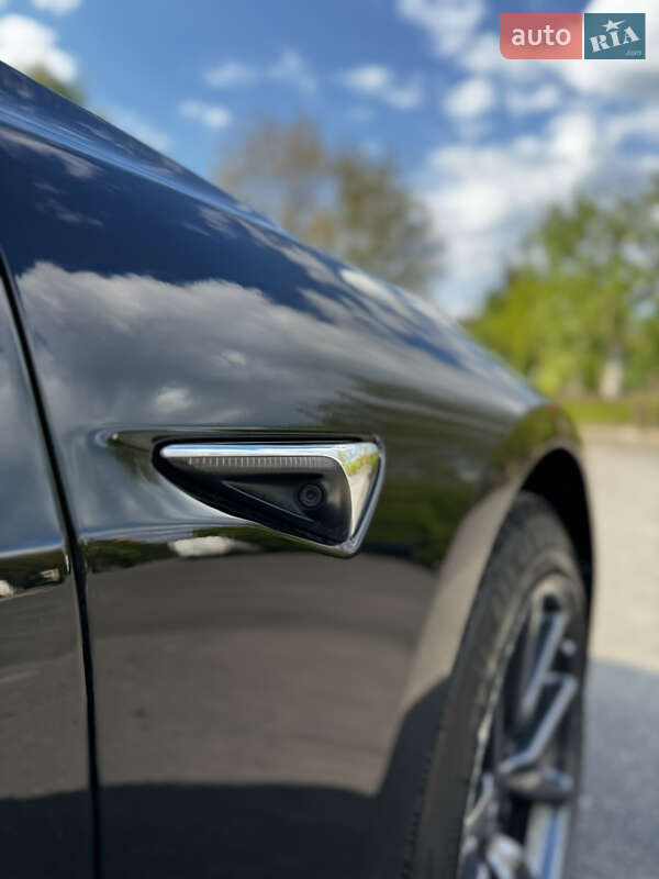 Седан Tesla Model 3 2019 в Рівному