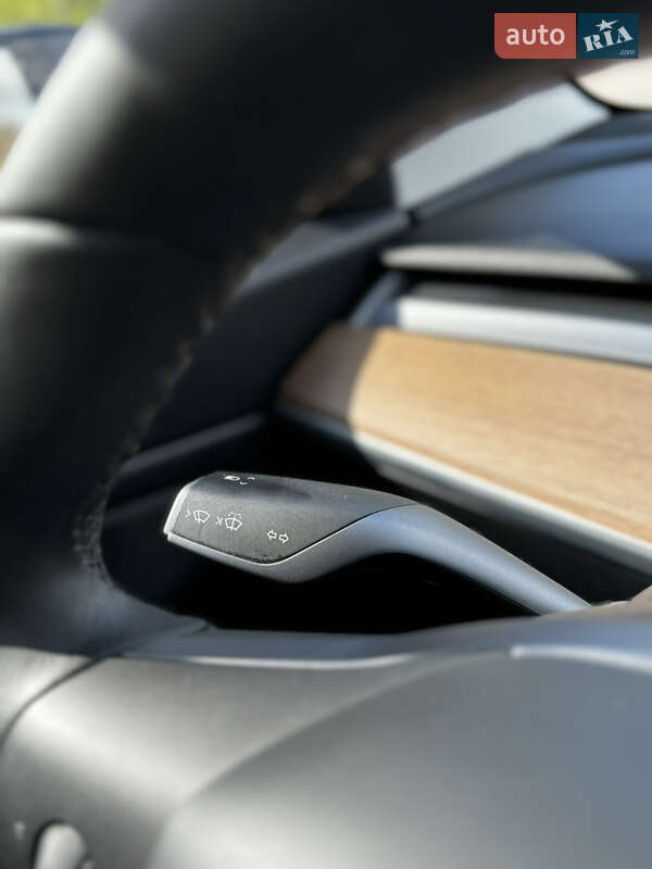 Седан Tesla Model 3 2019 в Рівному