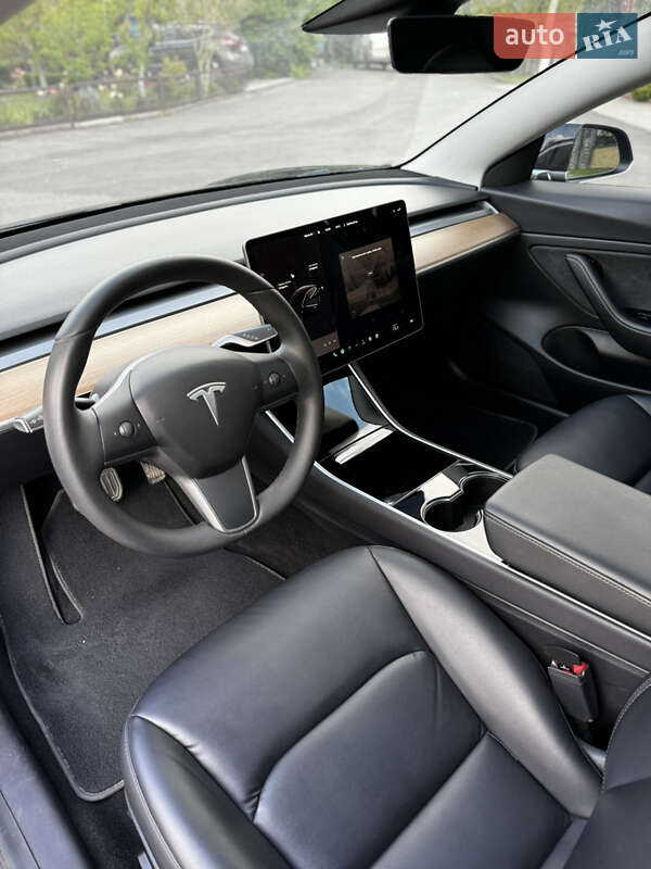 Седан Tesla Model 3 2019 в Рівному