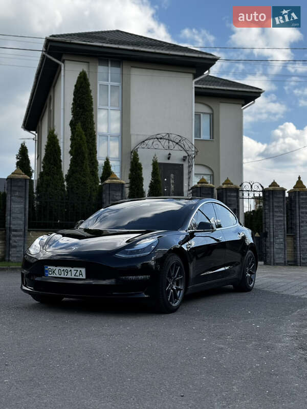 Tesla Model 3 2019