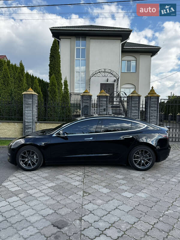 Седан Tesla Model 3 2019 в Рівному
