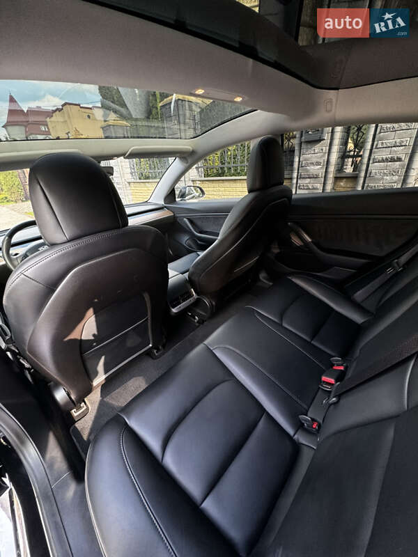 Седан Tesla Model 3 2019 в Рівному
