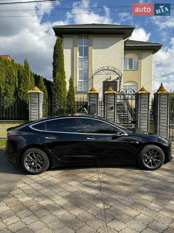 Седан Tesla Model 3 2019 в Рівному