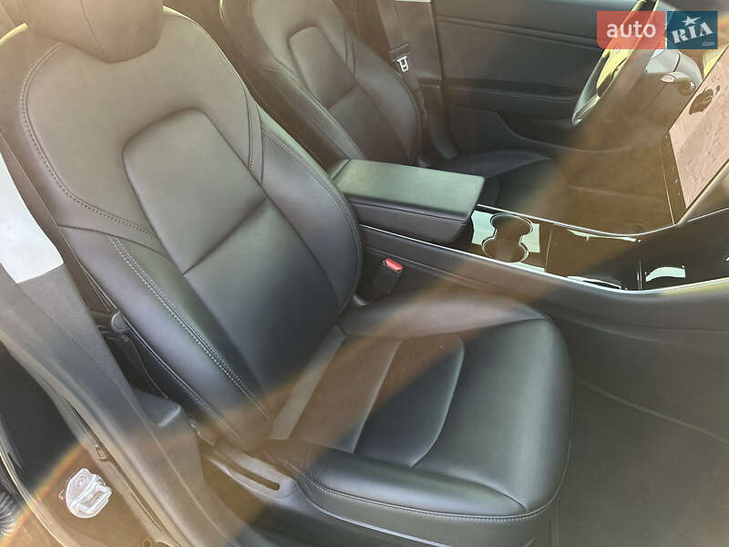 Седан Tesla Model 3 2019 в Одесі