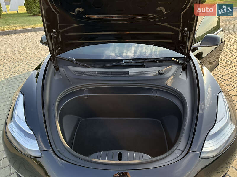 Седан Tesla Model 3 2019 в Одесі