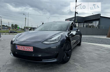 Седан Tesla Model 3 2018 в Луцке