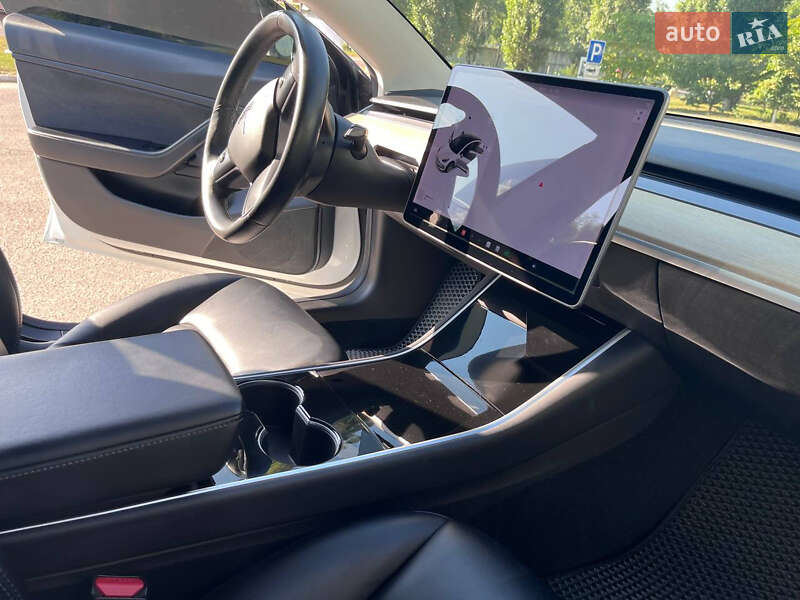 Седан Tesla Model 3 2018 в Киеве фото 4 Седан Tesla Model 3 2018 в Киеве