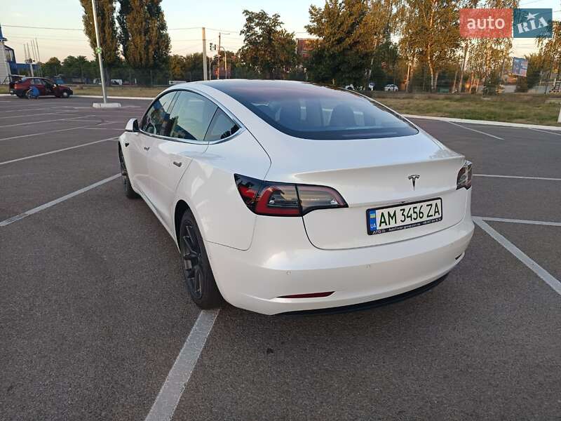 Седан Tesla Model 3 2018 в Житомирі