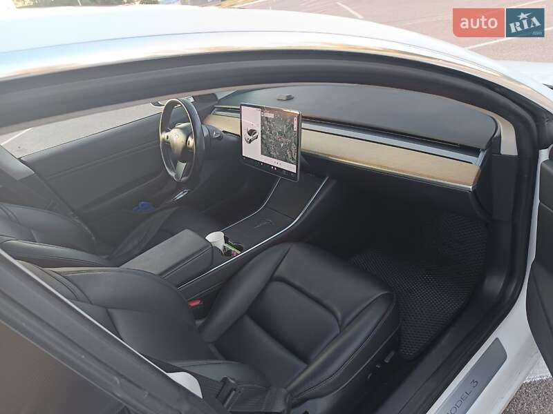 Седан Tesla Model 3 2018 в Житомирі