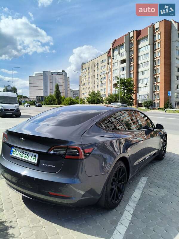 Седан Tesla Model 3 2022 в Почаеве