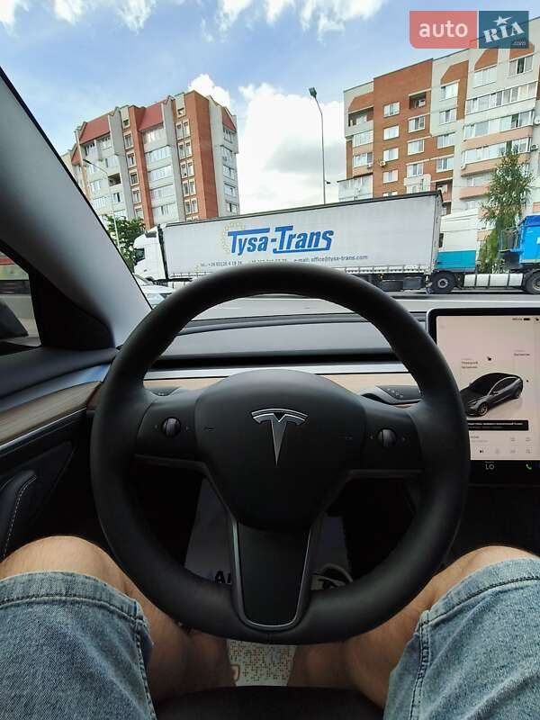 Седан Tesla Model 3 2022 в Почаеве