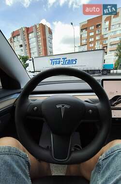 Седан Tesla Model 3 2022 в 