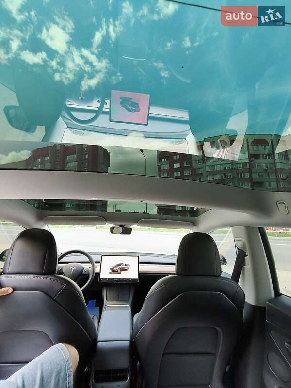 Седан Tesla Model 3 2022 в Почаеве