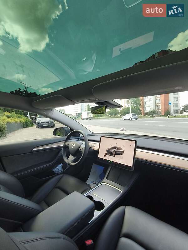 Седан Tesla Model 3 2022 в Почаеве