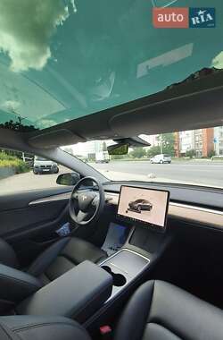 Седан Tesla Model 3 2022 в 
