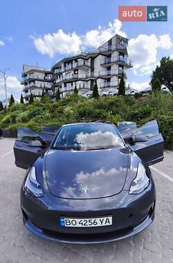 Седан Tesla Model 3 2022 в 