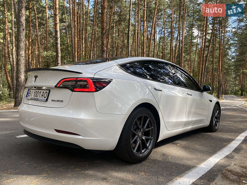 Седан Tesla Model 3 2022 в Полтаве