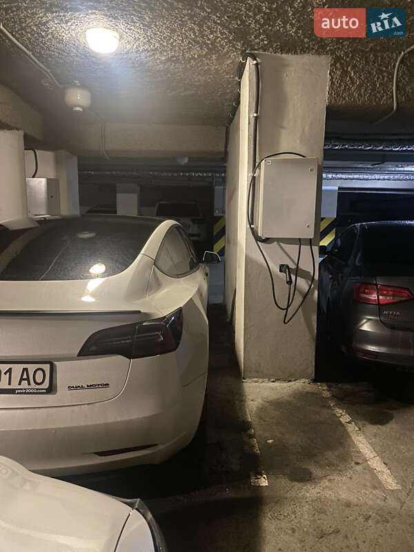 Седан Tesla Model 3 2022 в Полтаве