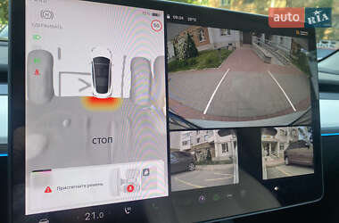 Седан Tesla Model 3 2022 в 