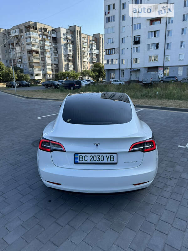 Седан Tesla Model 3 2020 в Шептицькому